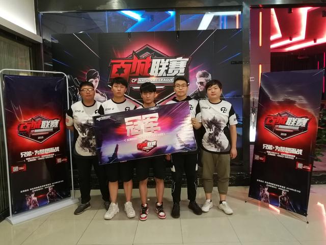 CSGO EPL S16：打比赛还能借队友显示器？